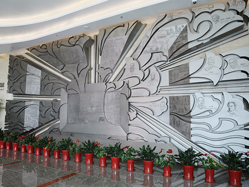 《健康頌》作者：董建新 高度：5米 安放：天津天士力集團(tuán)