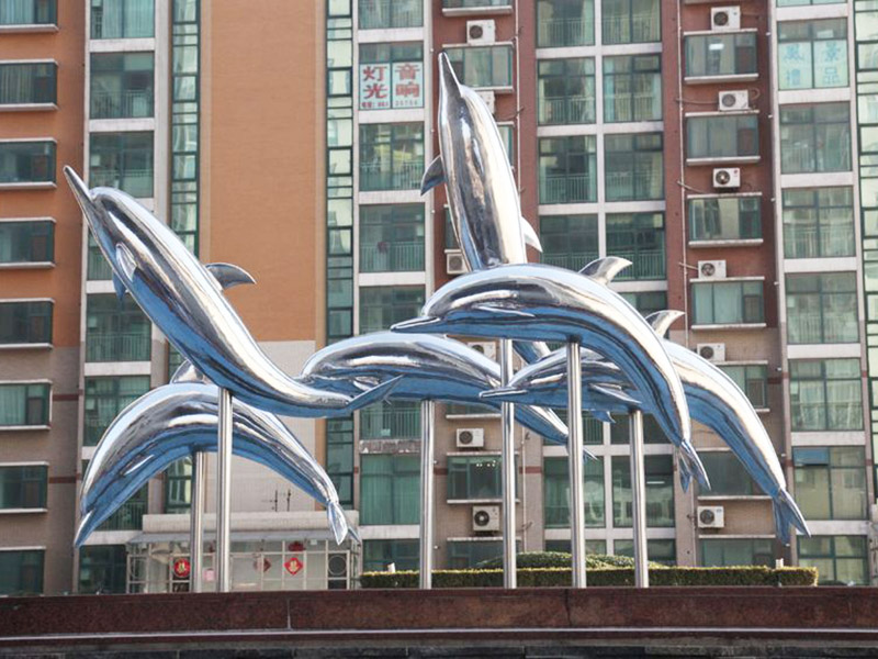 《戲水》 安放：山東濟南