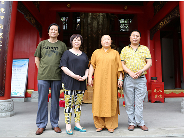 蓮池寺釋弘法法師與總經(jīng)理傅紹相